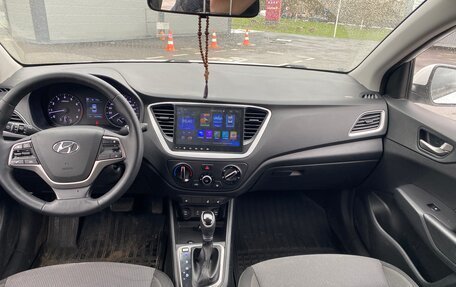 Hyundai Solaris II рестайлинг, 2017 год, 850 000 рублей, 5 фотография
