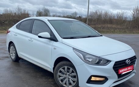 Hyundai Solaris II рестайлинг, 2017 год, 850 000 рублей, 2 фотография