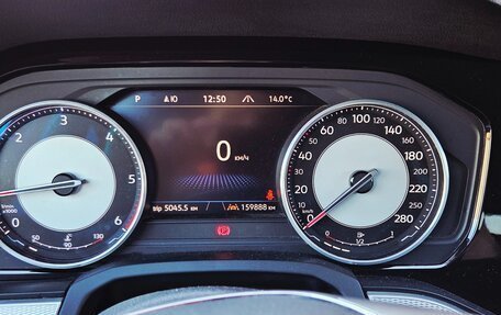 Volkswagen Touareg III, 2018 год, 3 990 000 рублей, 10 фотография