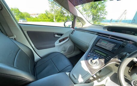 Toyota Prius, 2011 год, 800 000 рублей, 4 фотография