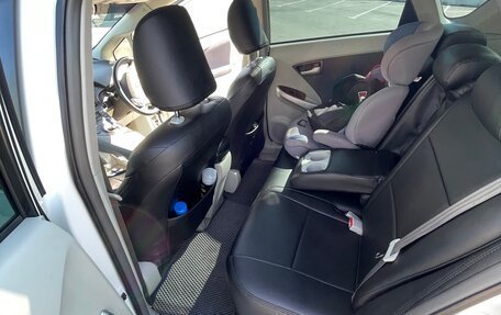 Toyota Prius, 2011 год, 800 000 рублей, 5 фотография
