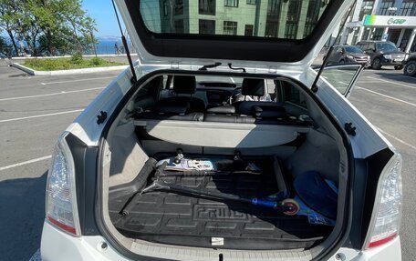 Toyota Prius, 2011 год, 800 000 рублей, 9 фотография