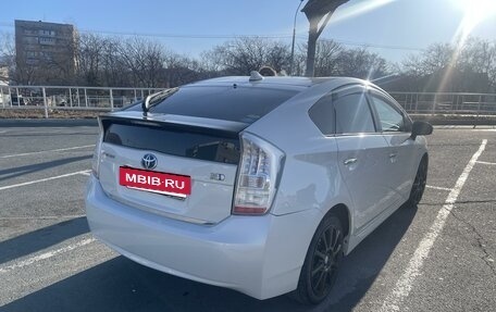 Toyota Prius, 2011 год, 800 000 рублей, 2 фотография