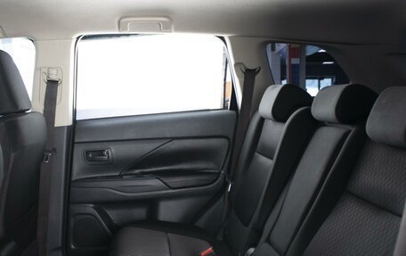 Mitsubishi Outlander III рестайлинг 3, 2013 год, 1 349 000 рублей, 9 фотография