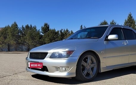 Toyota Altezza, 2000 год, 900 000 рублей, 2 фотография