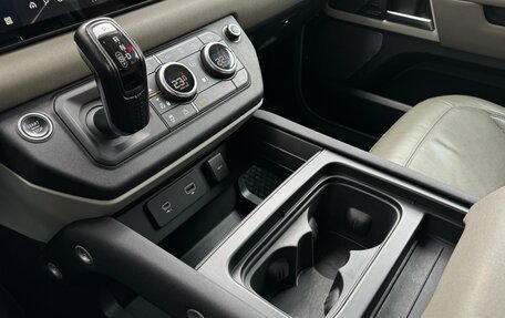 Land Rover Defender II, 2021 год, 5 500 000 рублей, 19 фотография