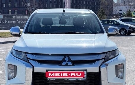 Mitsubishi L200 IV рестайлинг, 2019 год, 1 900 000 рублей, 2 фотография