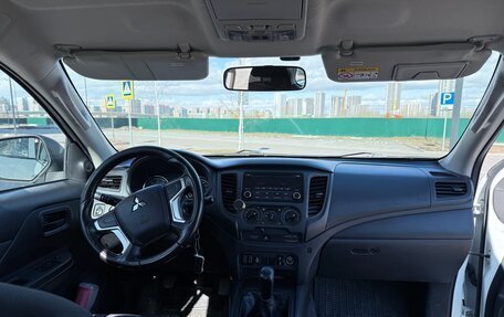 Mitsubishi L200 IV рестайлинг, 2019 год, 1 900 000 рублей, 8 фотография