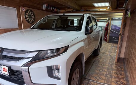 Mitsubishi L200 IV рестайлинг, 2019 год, 1 900 000 рублей, 6 фотография