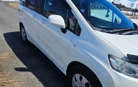 Honda Freed I, 2011 год, 900 000 рублей, 4 фотография