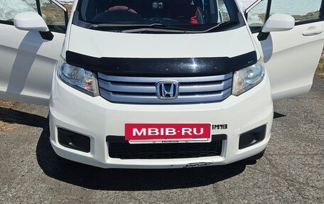 Honda Freed I, 2011 год, 900 000 рублей, 2 фотография