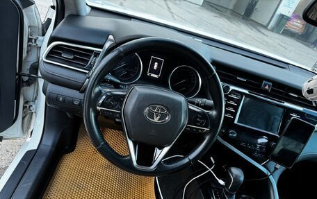 Toyota Camry, 2020 год, 1 700 000 рублей, 3 фотография