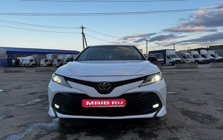 Toyota Camry, 2020 год, 1 700 000 рублей, 2 фотография