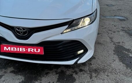 Toyota Camry, 2020 год, 1 700 000 рублей, 4 фотография