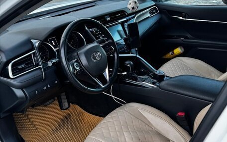 Toyota Camry, 2020 год, 1 700 000 рублей, 7 фотография