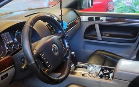 Volkswagen Touareg III, 2004 год, 1 000 000 рублей, 10 фотография