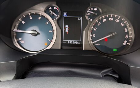 Toyota Land Cruiser Prado 150 рестайлинг 2, 2018 год, 4 800 000 рублей, 14 фотография