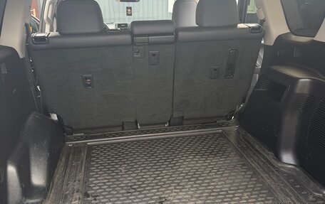 Toyota Land Cruiser Prado 150 рестайлинг 2, 2018 год, 4 800 000 рублей, 24 фотография
