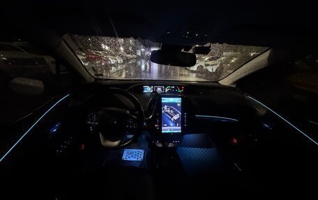 Toyota Prius IV XW50, 2018 год, 2 200 000 рублей, 2 фотография