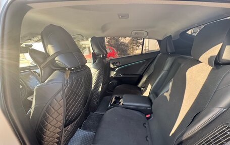 Toyota Prius IV XW50, 2018 год, 2 200 000 рублей, 3 фотография