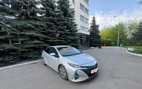 Toyota Prius IV XW50, 2018 год, 2 200 000 рублей, 9 фотография