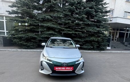 Toyota Prius IV XW50, 2018 год, 2 200 000 рублей, 5 фотография