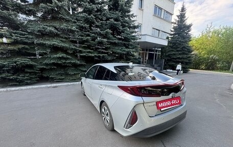 Toyota Prius IV XW50, 2018 год, 2 200 000 рублей, 8 фотография