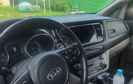 KIA Carnival III, 2018 год, 2 400 000 рублей, 4 фотография