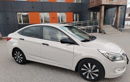 Hyundai Solaris II рестайлинг, 2014 год, 1 000 000 рублей, 3 фотография