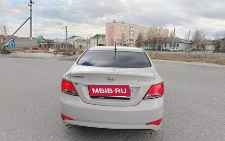 Hyundai Solaris II рестайлинг, 2014 год, 1 000 000 рублей, 4 фотография