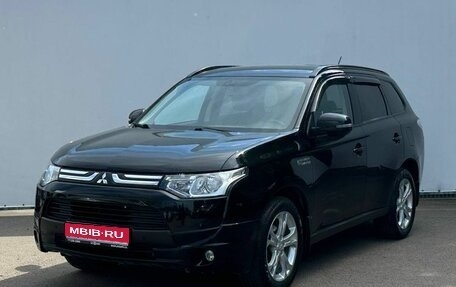 Mitsubishi Outlander III рестайлинг 3, 2013 год, 1 950 000 рублей, 1 фотография
