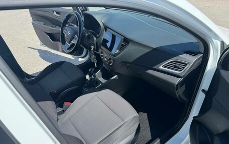 Hyundai Solaris II рестайлинг, 2018 год, 915 000 рублей, 15 фотография
