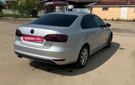 Volkswagen Jetta VI, 2011 год, 900 000 рублей, 2 фотография