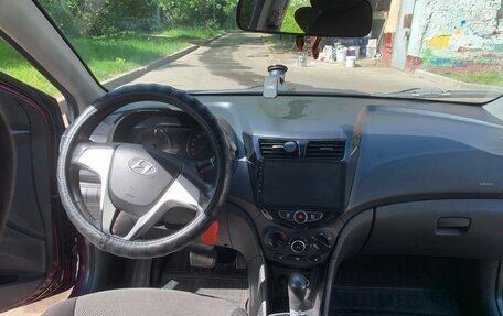 Hyundai Solaris II рестайлинг, 2011 год, 900 000 рублей, 5 фотография