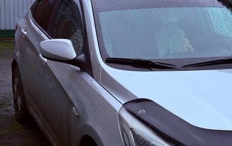 Hyundai Solaris II рестайлинг, 2015 год, 910 000 рублей, 2 фотография