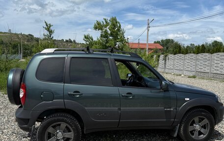 Chevrolet Niva I рестайлинг, 2017 год, 800 000 рублей, 4 фотография