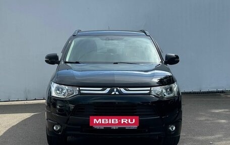 Mitsubishi Outlander III рестайлинг 3, 2013 год, 1 950 000 рублей, 2 фотография