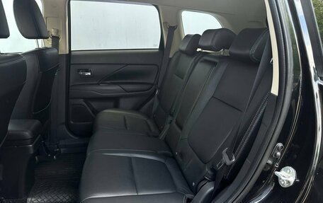 Mitsubishi Outlander III рестайлинг 3, 2013 год, 1 950 000 рублей, 10 фотография