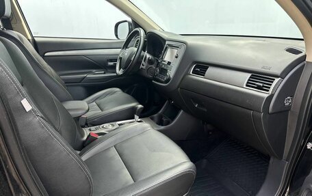 Mitsubishi Outlander III рестайлинг 3, 2013 год, 1 950 000 рублей, 13 фотография