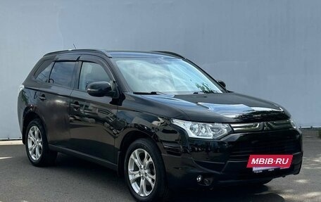 Mitsubishi Outlander III рестайлинг 3, 2013 год, 1 950 000 рублей, 3 фотография