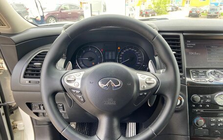 Infiniti QX70, 2014 год, 1 900 000 рублей, 22 фотография