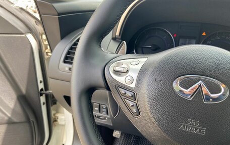 Infiniti QX70, 2014 год, 1 900 000 рублей, 23 фотография