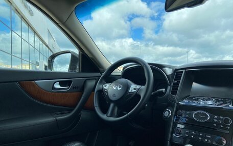 Infiniti QX70, 2014 год, 1 900 000 рублей, 31 фотография