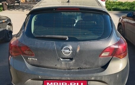 Opel Astra J, 2013 год, 600 000 рублей, 2 фотография