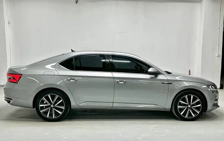 Skoda Superb III рестайлинг, 2022 год, 1 900 000 рублей, 7 фотография