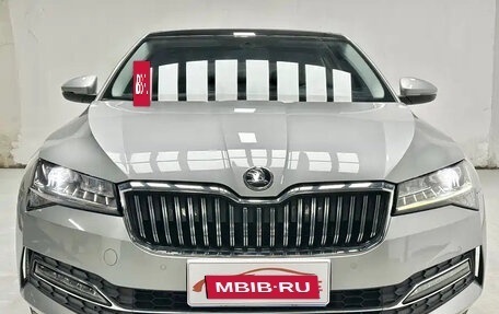 Skoda Superb III рестайлинг, 2022 год, 1 900 000 рублей, 3 фотография