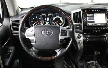 Toyota Land Cruiser 200, 2014 год, 4 300 000 рублей, 21 фотография