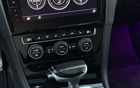 Volkswagen Golf R VII, 2020 год, 3 900 000 рублей, 26 фотография