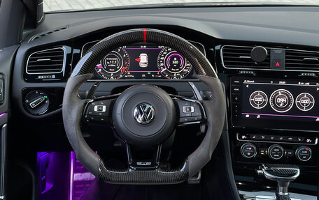 Volkswagen Golf R VII, 2020 год, 3 900 000 рублей, 24 фотография