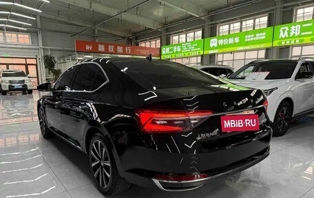Skoda Superb III рестайлинг, 2022 год, 1 850 000 рублей, 4 фотография